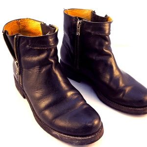 Frye Veronica Seam Short 7.5